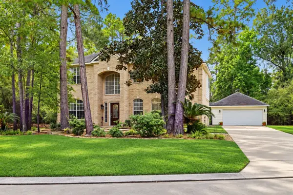 7 Mayborough Court, The Woodlands, TX 77382