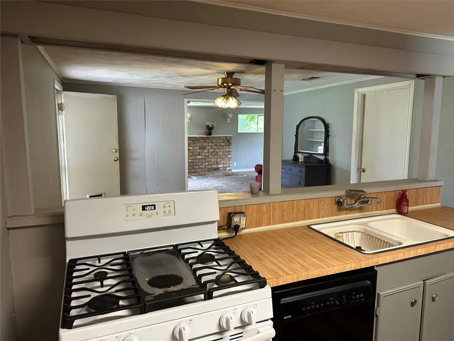 509 W Oak Street, Highlands, TX 77562 - Image #3