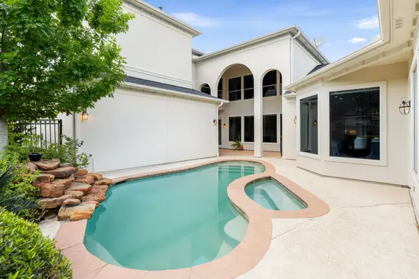 70 Blooming Grove Lane, Houston, TX 77077