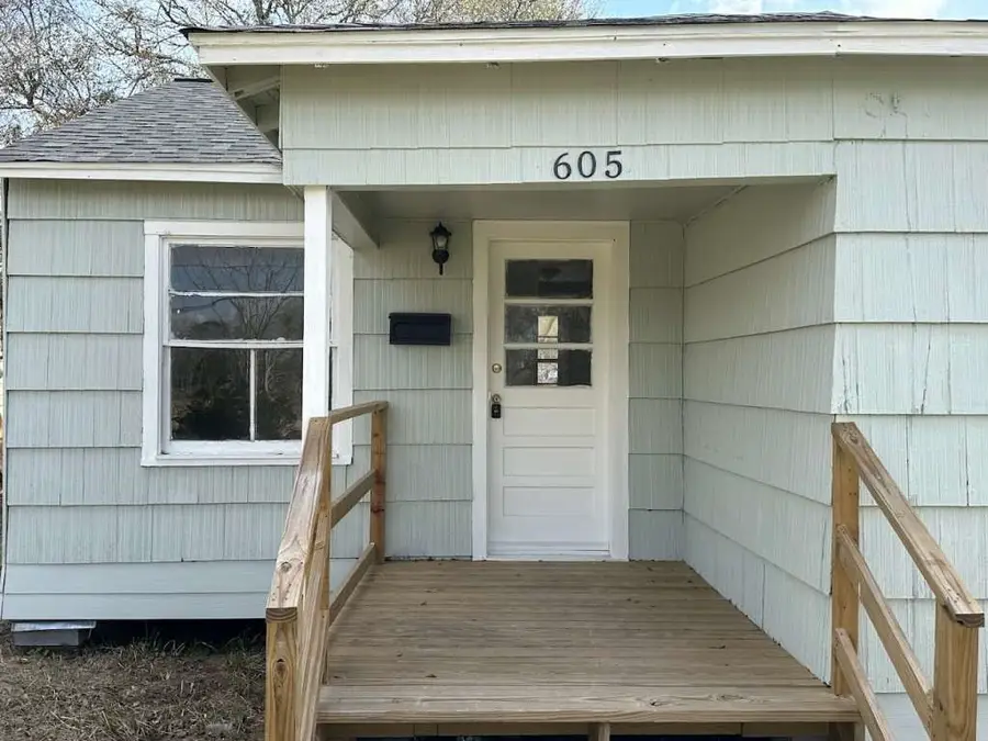 605 Palacios Street, El Campo, TX 77437 - Image #2