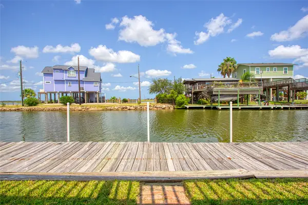 114 Bayou Vista Drive, Hitchcock, TX 77563