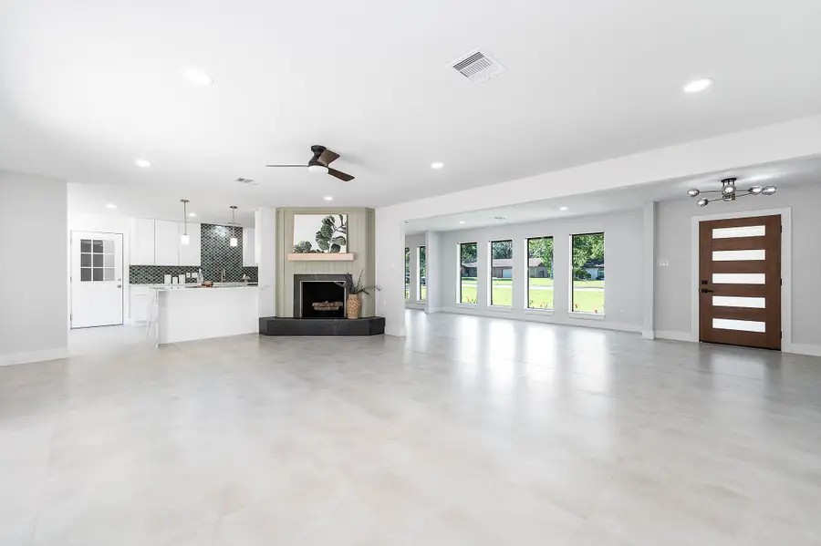 109 E Sherwood Drive, Alvin, TX 77511 - #2