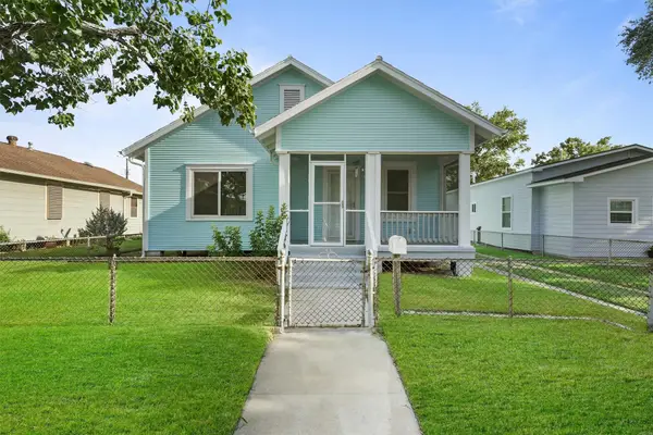 4924 Avenue Q, Galveston, TX 77551