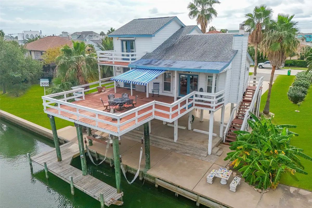 1426 Tiki Drive, Tiki Island, TX 77554 - Image #1