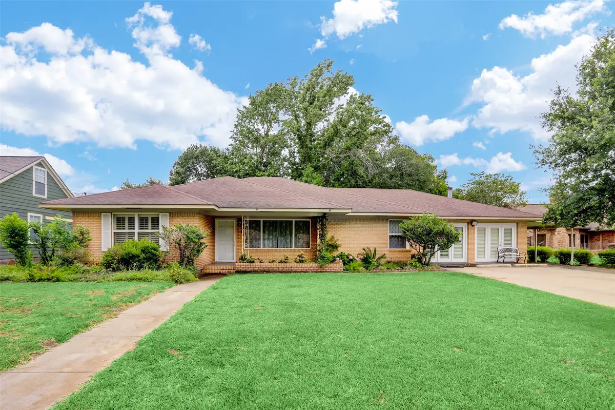 822 N Meyer Street, Sealy, TX 77474 - #1