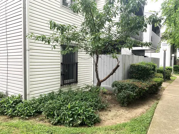 7200 Clarewood Drive #1904, Houston, TX 77036