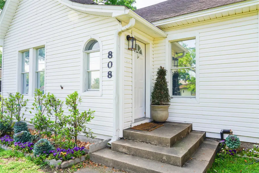 808 Heights Street, El Campo, TX 77437 - Image #2