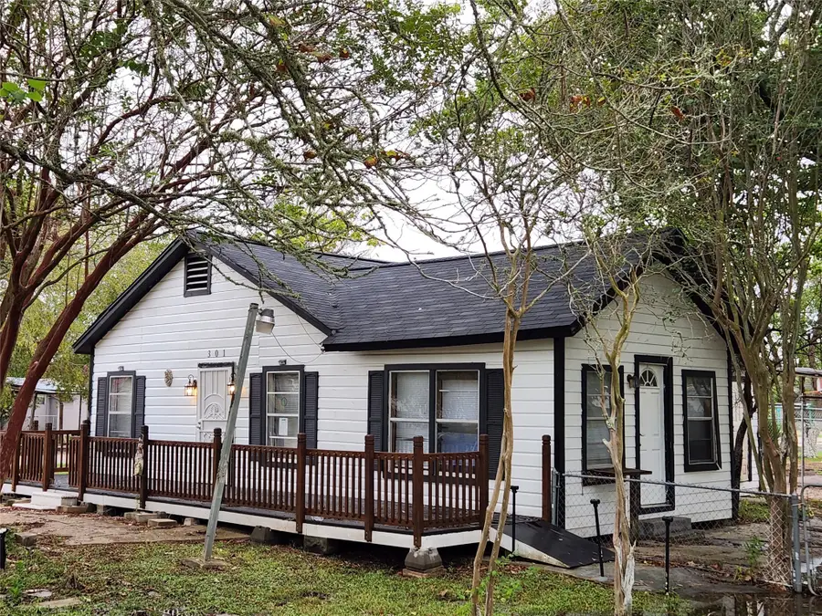 301 N Avenue D, Freeport, TX 77541 - Image #3