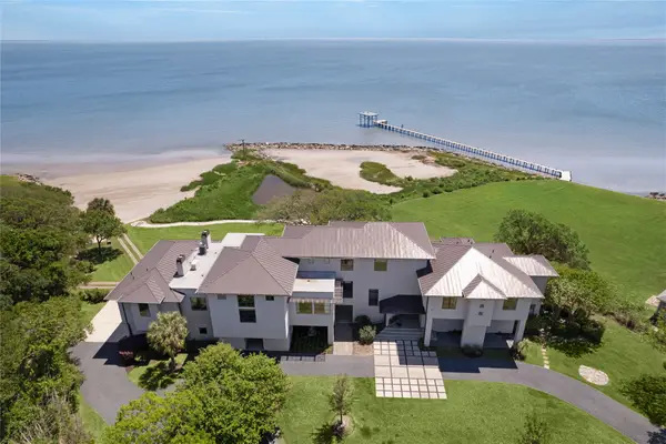 633 Quintana Roo Place, Seabrook, TX 77586