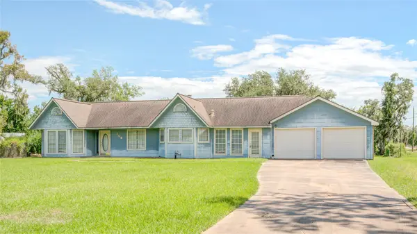 108 Fawn Trail, Lake Jackson, TX 77566