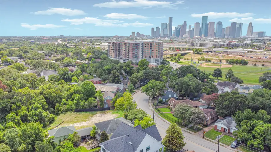 2434 White Oak Drive, Houston, TX 77009 - Image #2