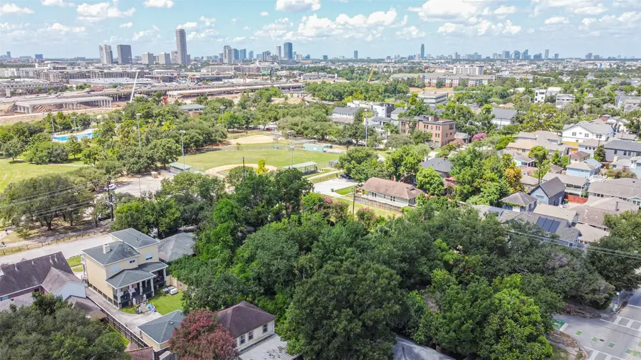 2434 White Oak Drive, Houston, TX 77009 - Image #3