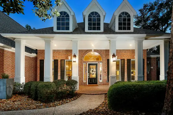 27 Acorn Cluster Court, The Woodlands, TX 77381