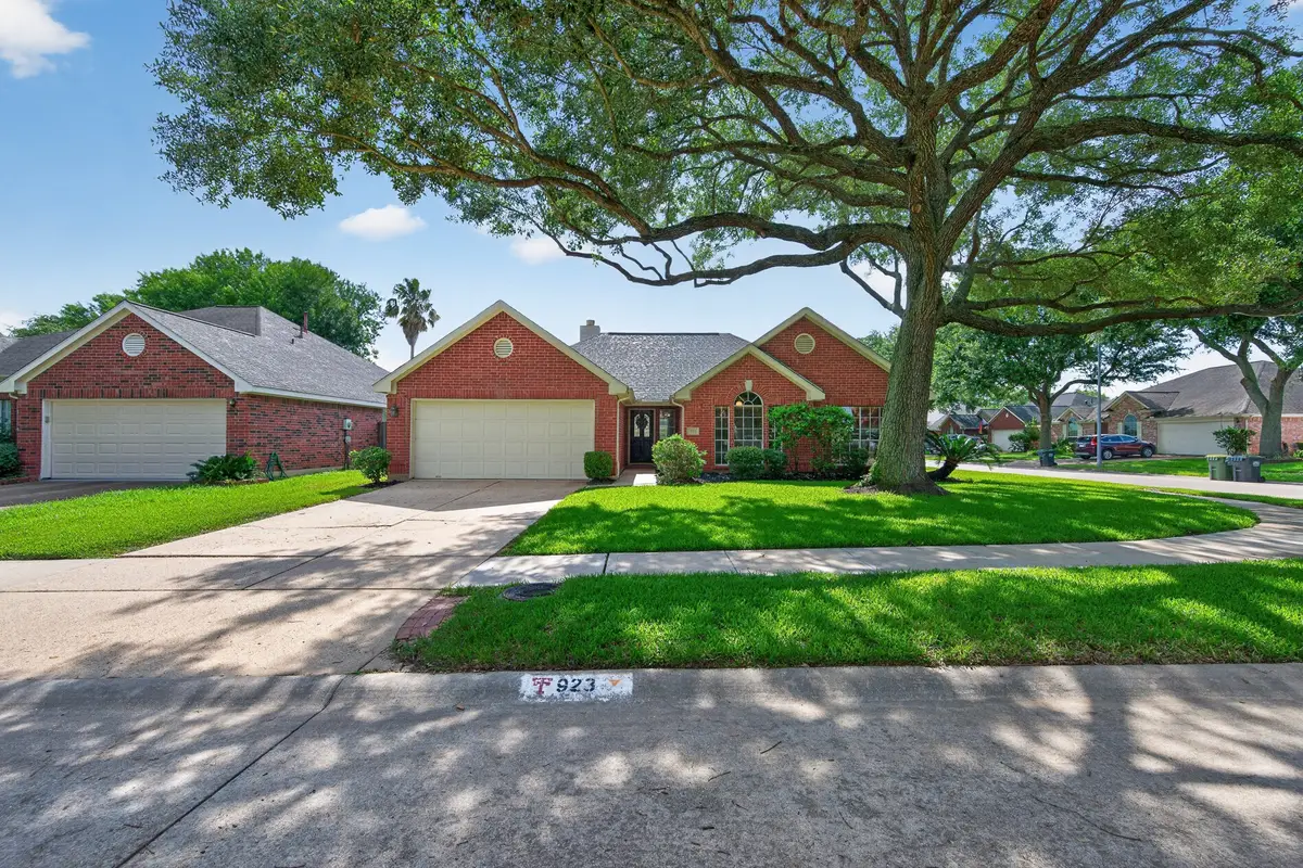 923 N Wellsford Drive, Pearland, TX 77584 - #1