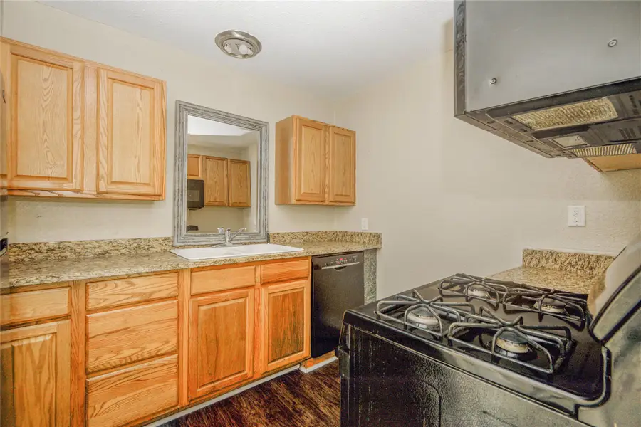 212 Winding Way Street, Lake Jackson, TX 77566 - Image #3