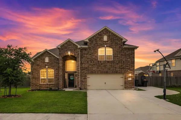 9511 White Landing Drive, Mont Belvieu, TX 77523