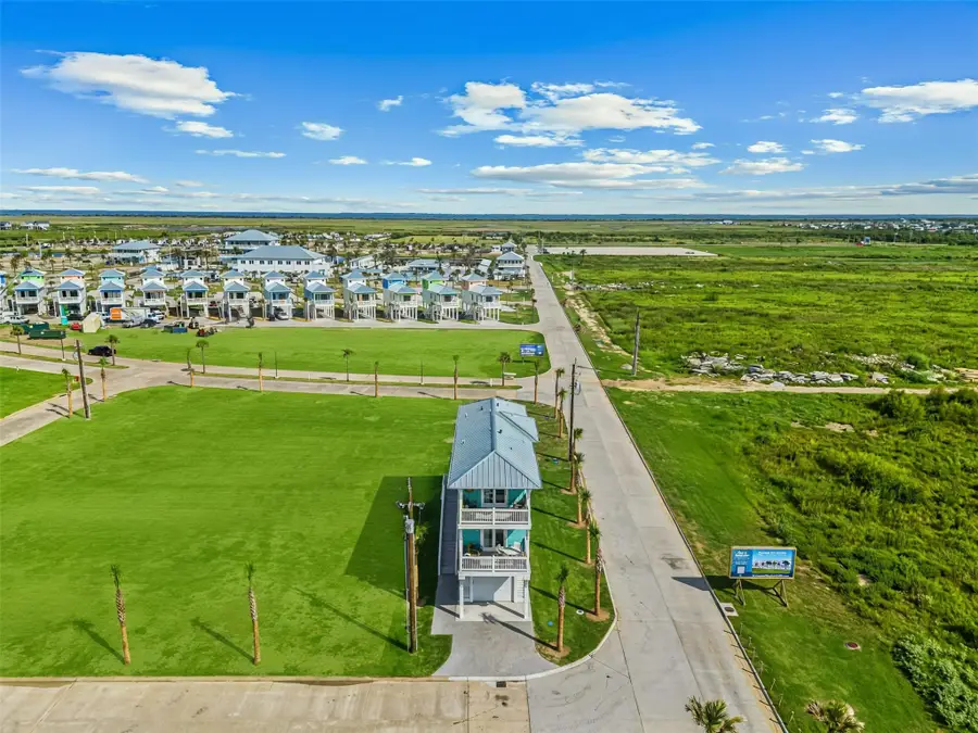 723 Seaside Dr, Crystal Beach, TX 77650 - #3