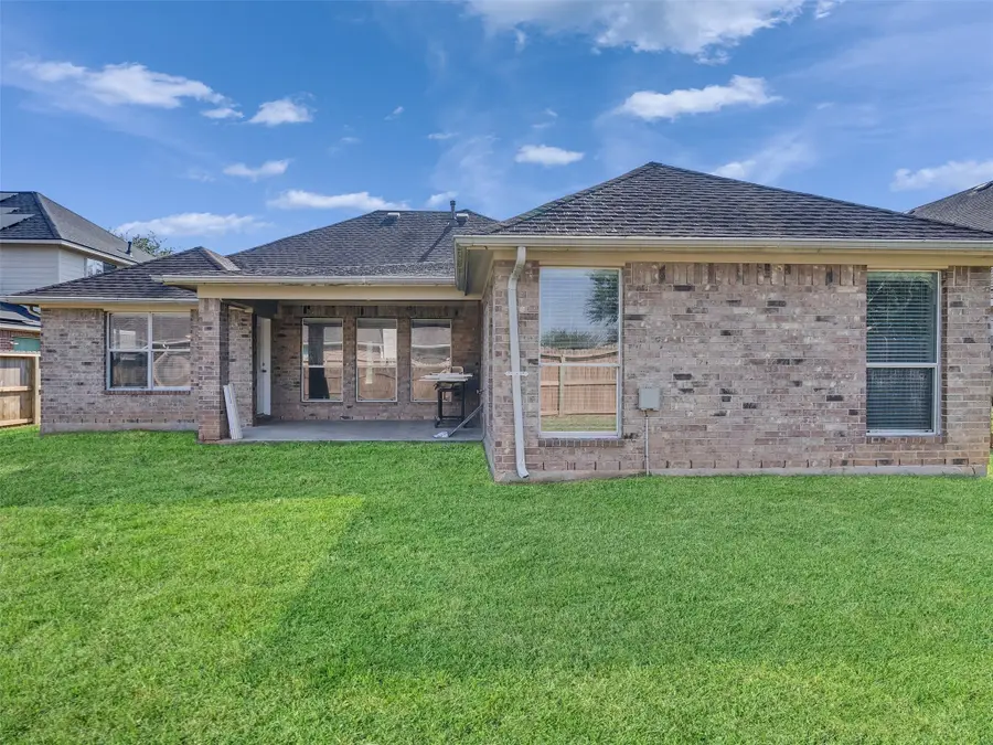 2306 Diamond Springs Drive, Pearland, TX 77584 - Image #2