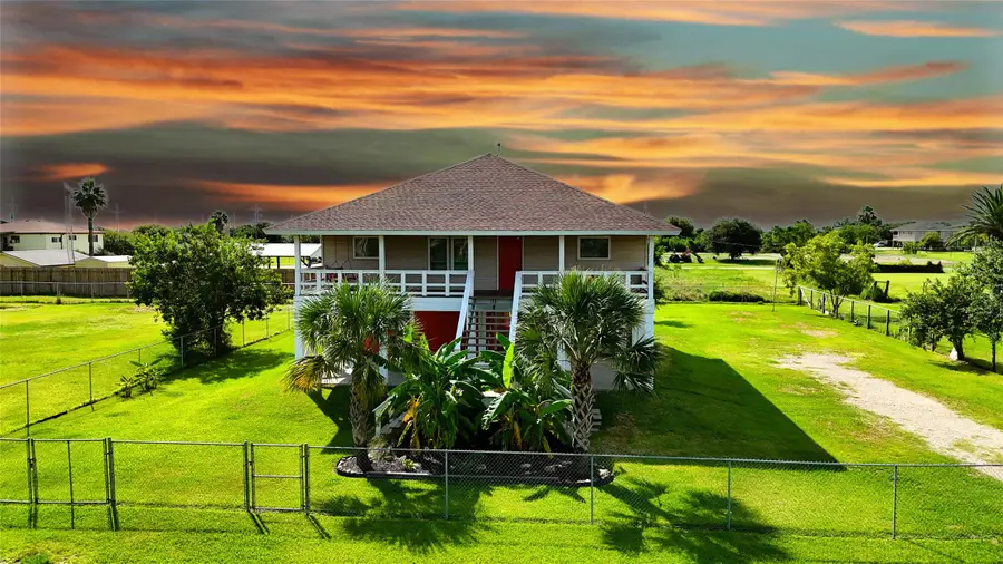 1404 Pickney Avenue, Port Bolivar, TX 77650 - #2