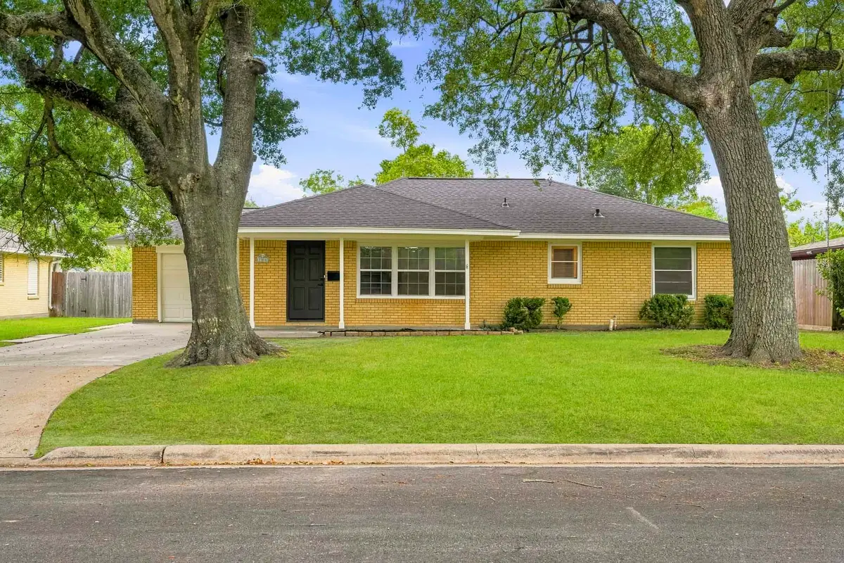106 S Pin Oak Drive, Texas City, TX 77591 - #1