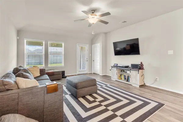 10835 Cliffs View Drive, Rosharon, TX 77583