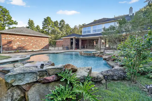 420 Whispering Meadow, Magnolia, TX 77355