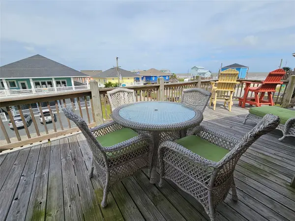 833 Kahla Drive, Crystal Beach, TX 77650