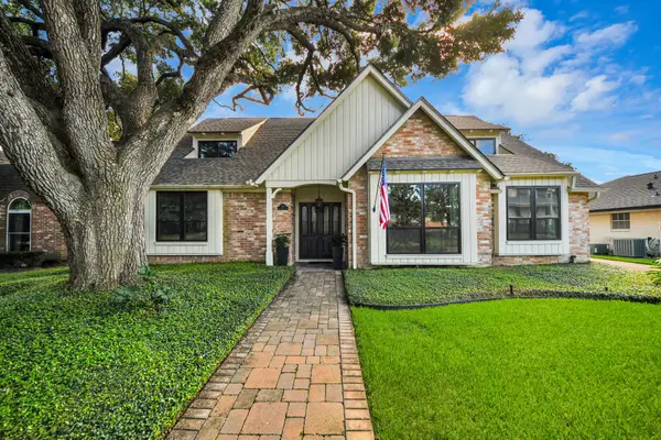 722 Chevy Chase Circle, Sugar Land, TX 77478