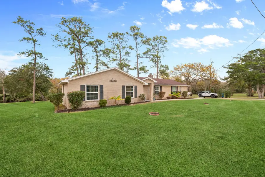 203 N Bayou Bend Drive, Baytown, TX 77521 - Image #3