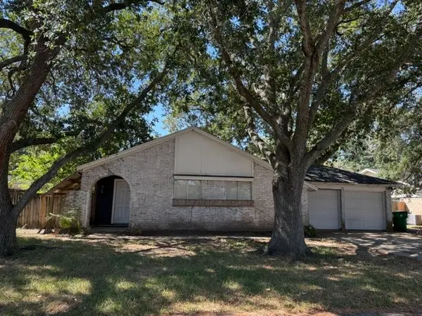 728 Milton Street, Angleton, TX 77515