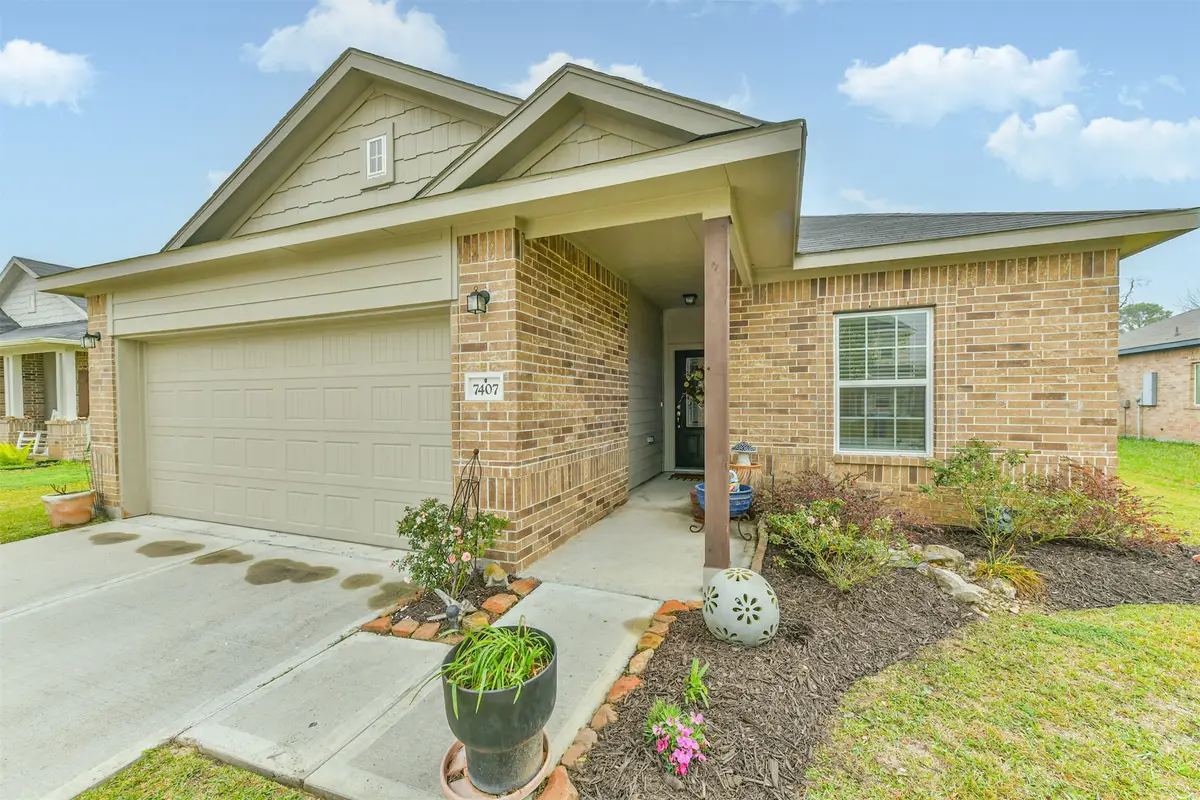 7407 Parkview Drive, Hitchcock, TX 77563 - Image #1