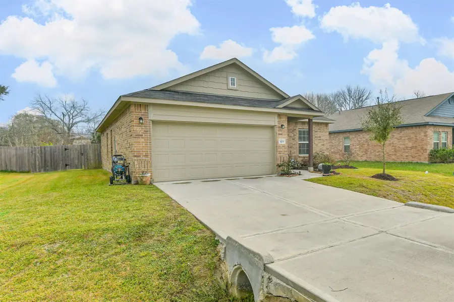 7407 Parkview Drive, Hitchcock, TX 77563 - Image #3