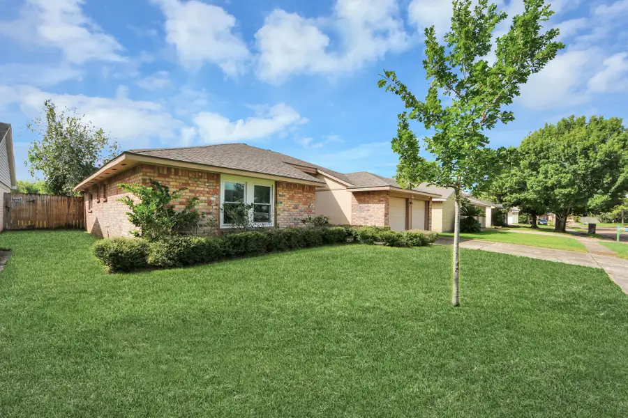 2519 Colonial Ridge Drive, Friendswood, TX 77546 - #2