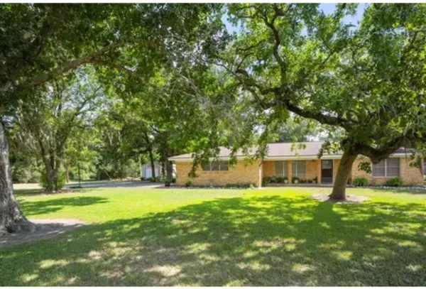 2291 Highway 71, Columbus, TX 78934