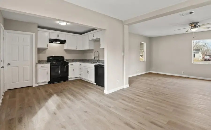 406 San Jacinto Street, La Porte, TX 77571 - #3