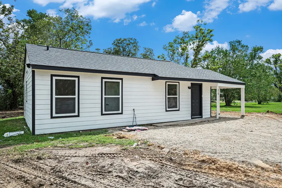 318 N Columbia Street, Angleton, TX 77515 - #2