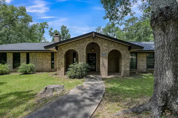 1802 Pin Oak Drive, Conroe, TX 77301