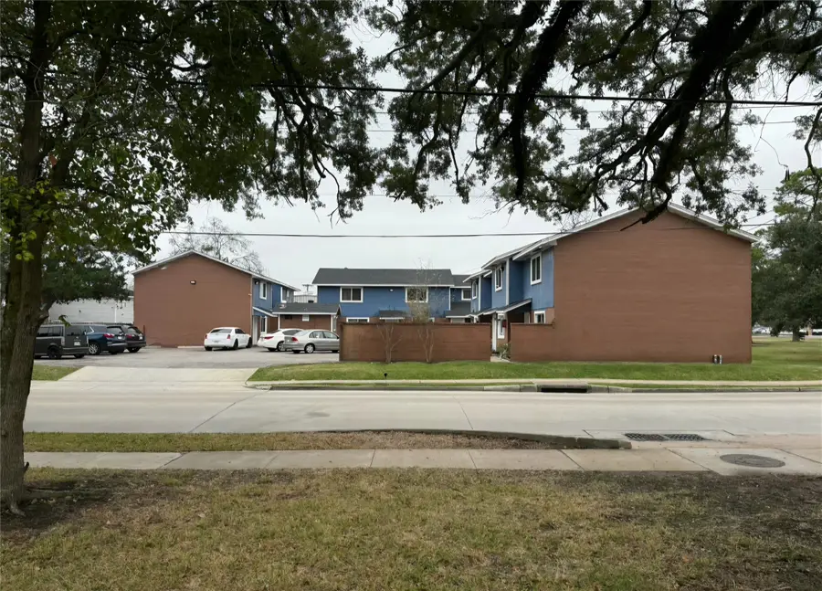 1904 Mustang Road, Alvin, TX 77511 - Image #3