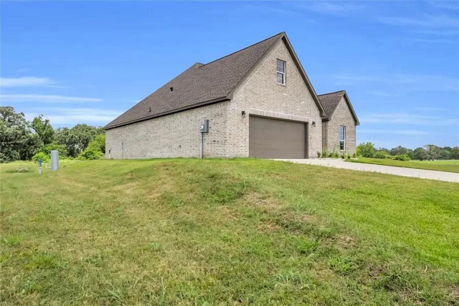 632 Mill Road, Angleton, TX 77515 - Image #2