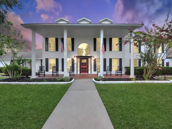 1910 Avenue L, Santa Fe, TX 77510