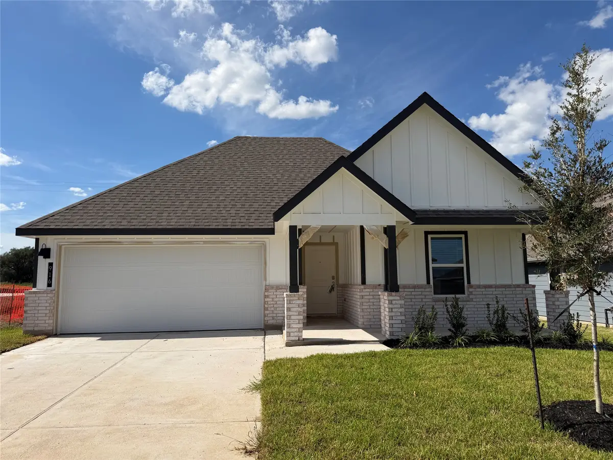 916 Legrand Street, Brenham, TX 77833 - #1