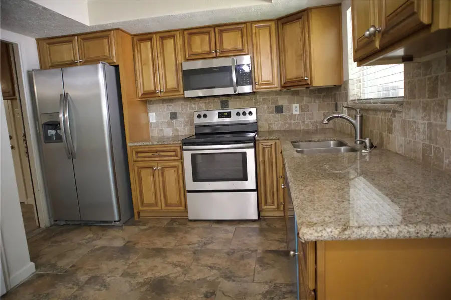 8523 Elmhaven Road, La Porte, TX 77571 - Image #2