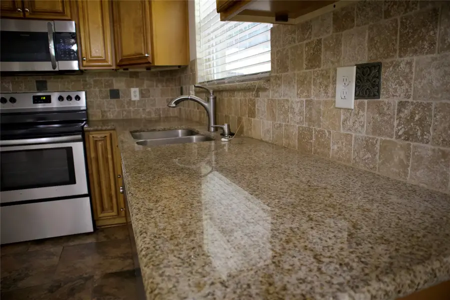 8523 Elmhaven Road, La Porte, TX 77571 - Image #3