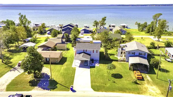 400 Shorthorn Dr, Onalaska, TX 77360