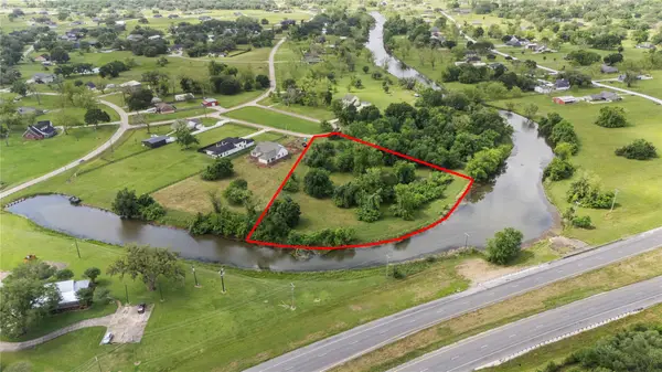 1127 Saddle Horn Bend, Angleton, TX 77515