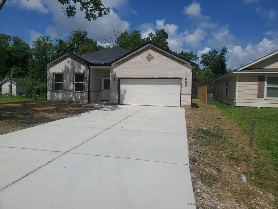 105 S Algeria Street S, Texas City, TX 77591 - Image #2