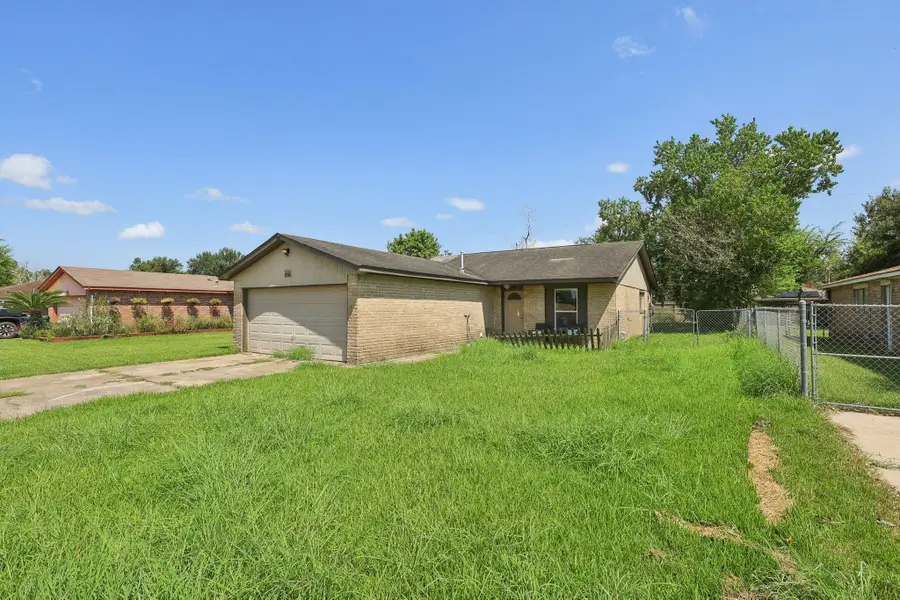 249 Austin Street, Angleton, TX 77515 - Image #3