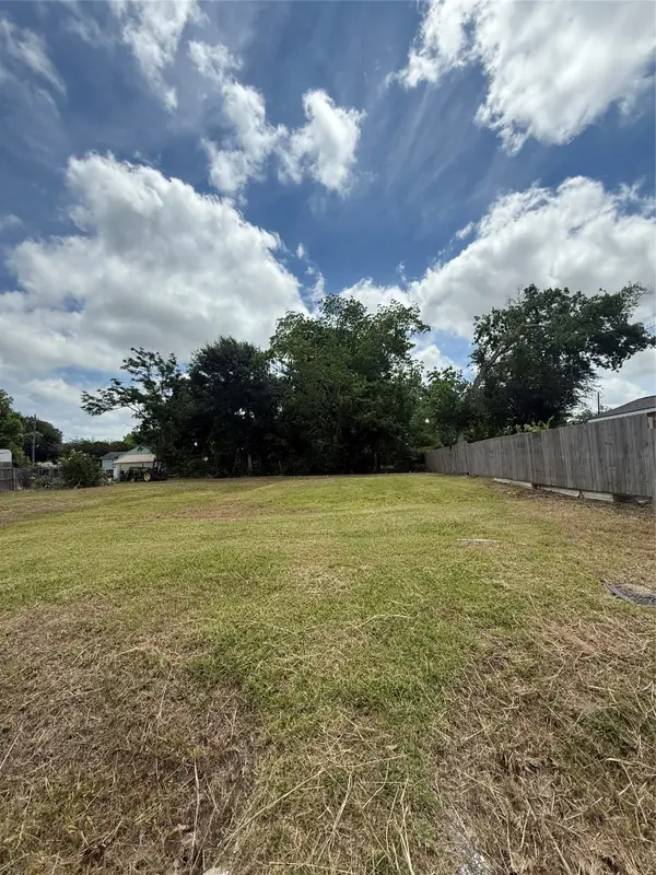 110 S Washington Street, Texas City, TX 77591