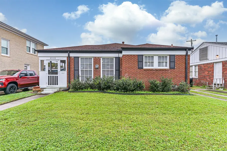 4909 Travis Drive, Galveston, TX 77551 - Image #2