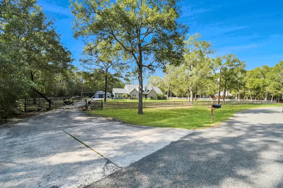 220 Cherokee Circle, Wallisville, TX 77597 - Image #2